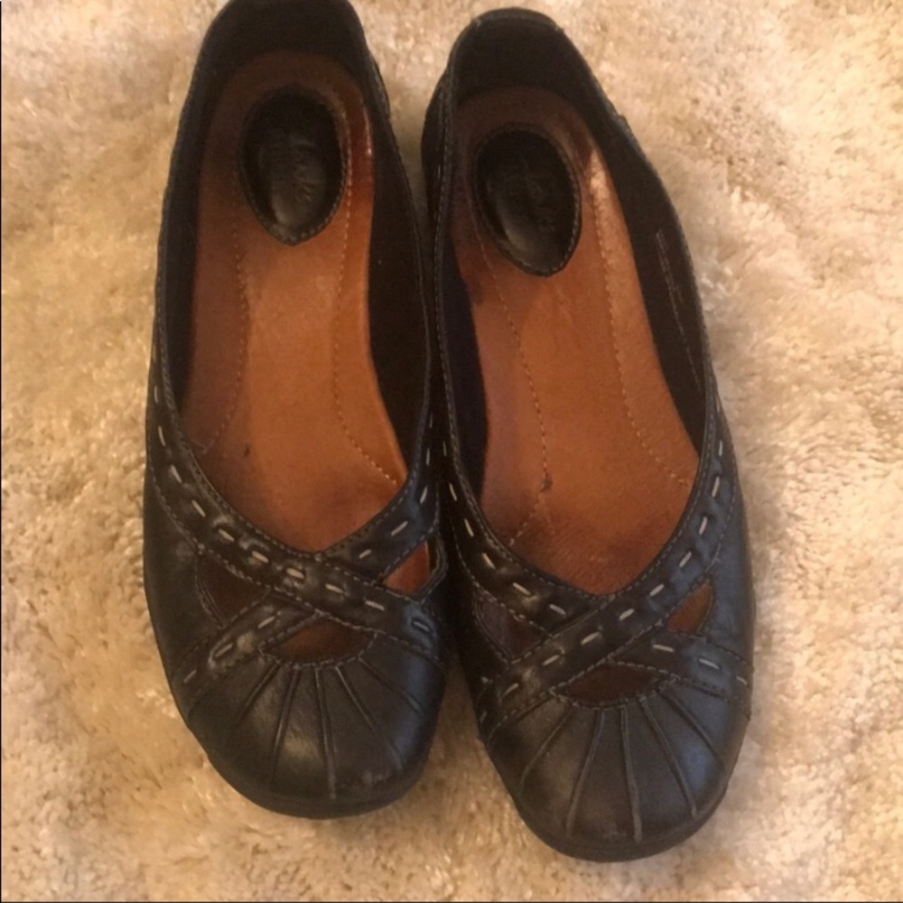 Artisan Clark’s black leather flats Sz 9 like new